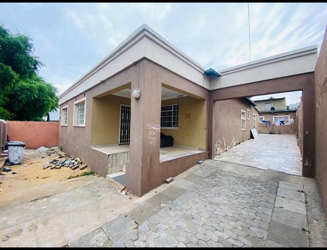 8 BEDROOM HOUSE FOR SALE IN ROSETTENVILLE